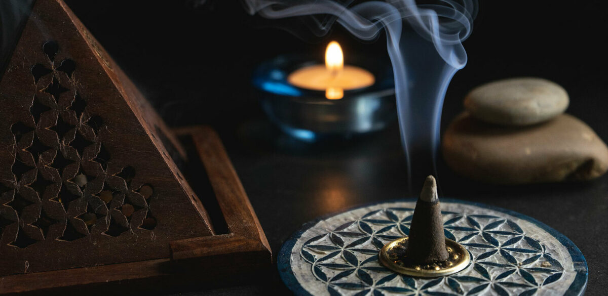 Incense smoke divination