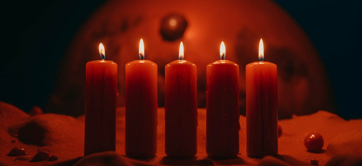 Tuesday red candles