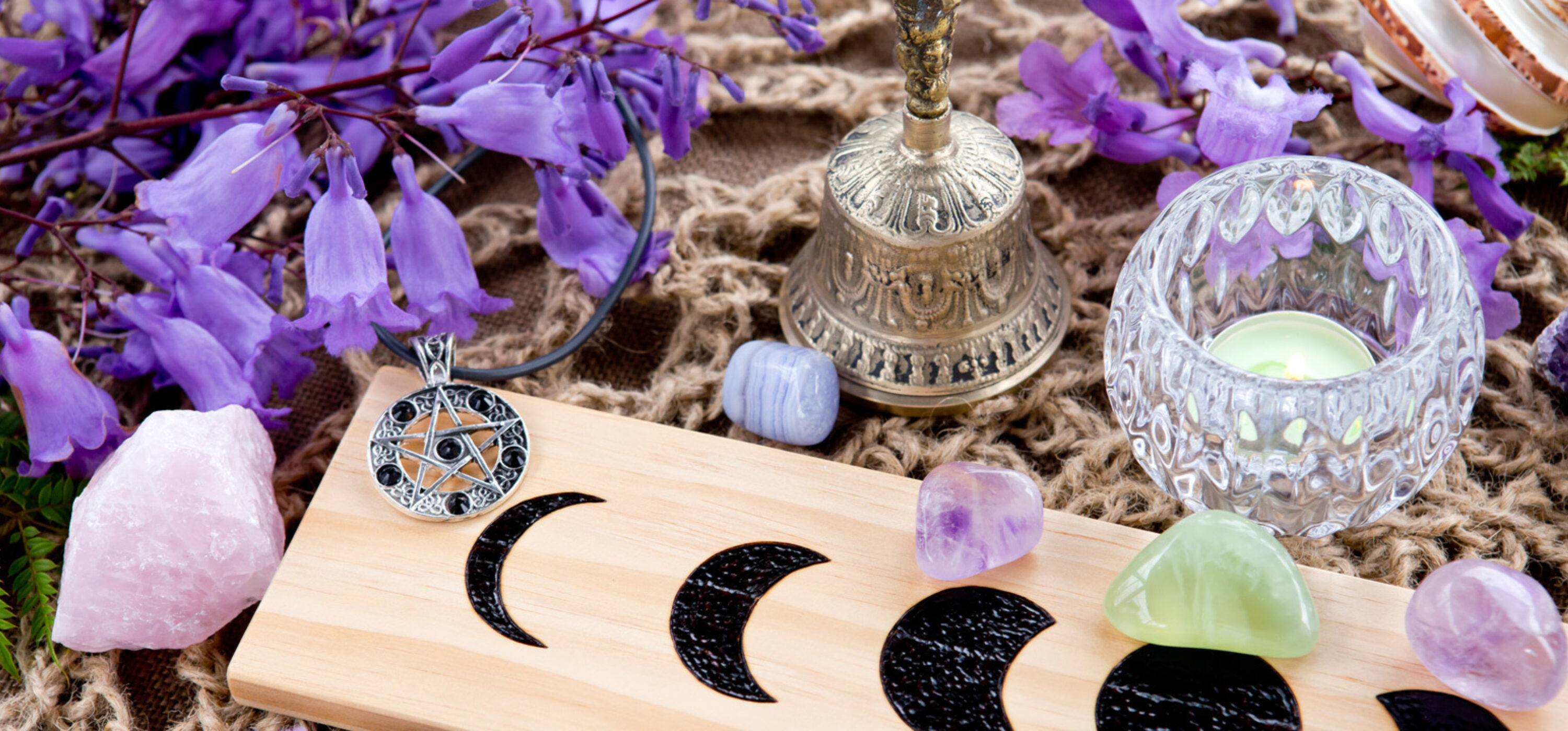 Wicca: A Beginner's Guide For Spell Tools and Altars